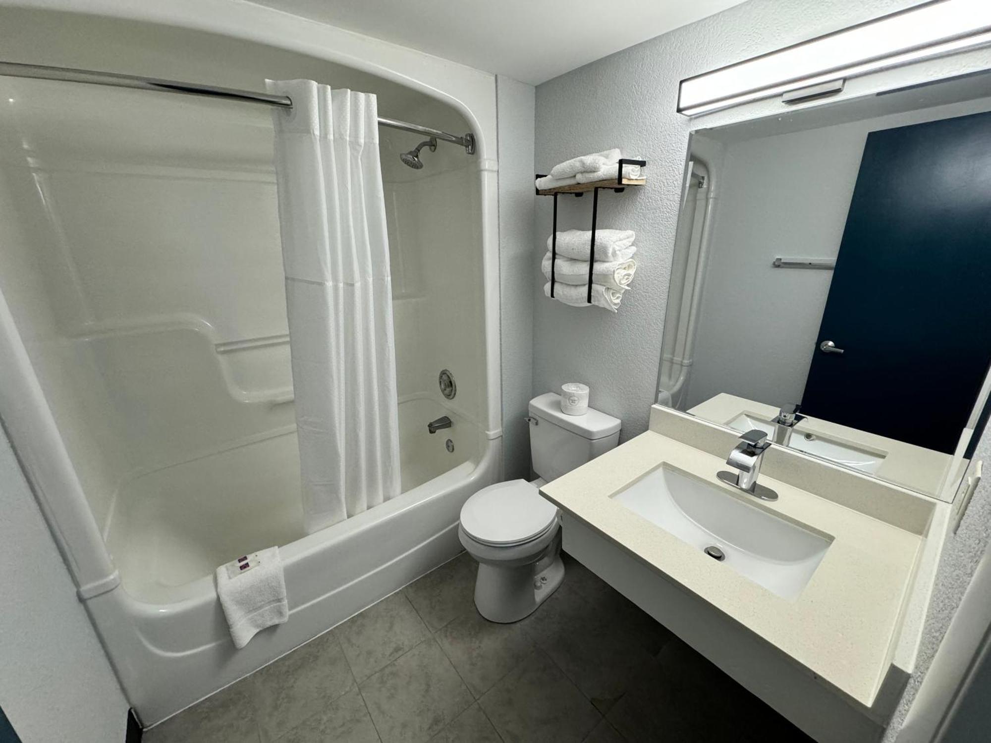 Studio 6 Suites East Syracuse Airport Exteriör bild